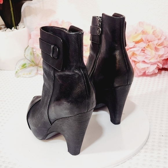 MAX STUDIO  -  Black Nestor Leather Boot  -  SZ 6.5M - Picture 3 of 11